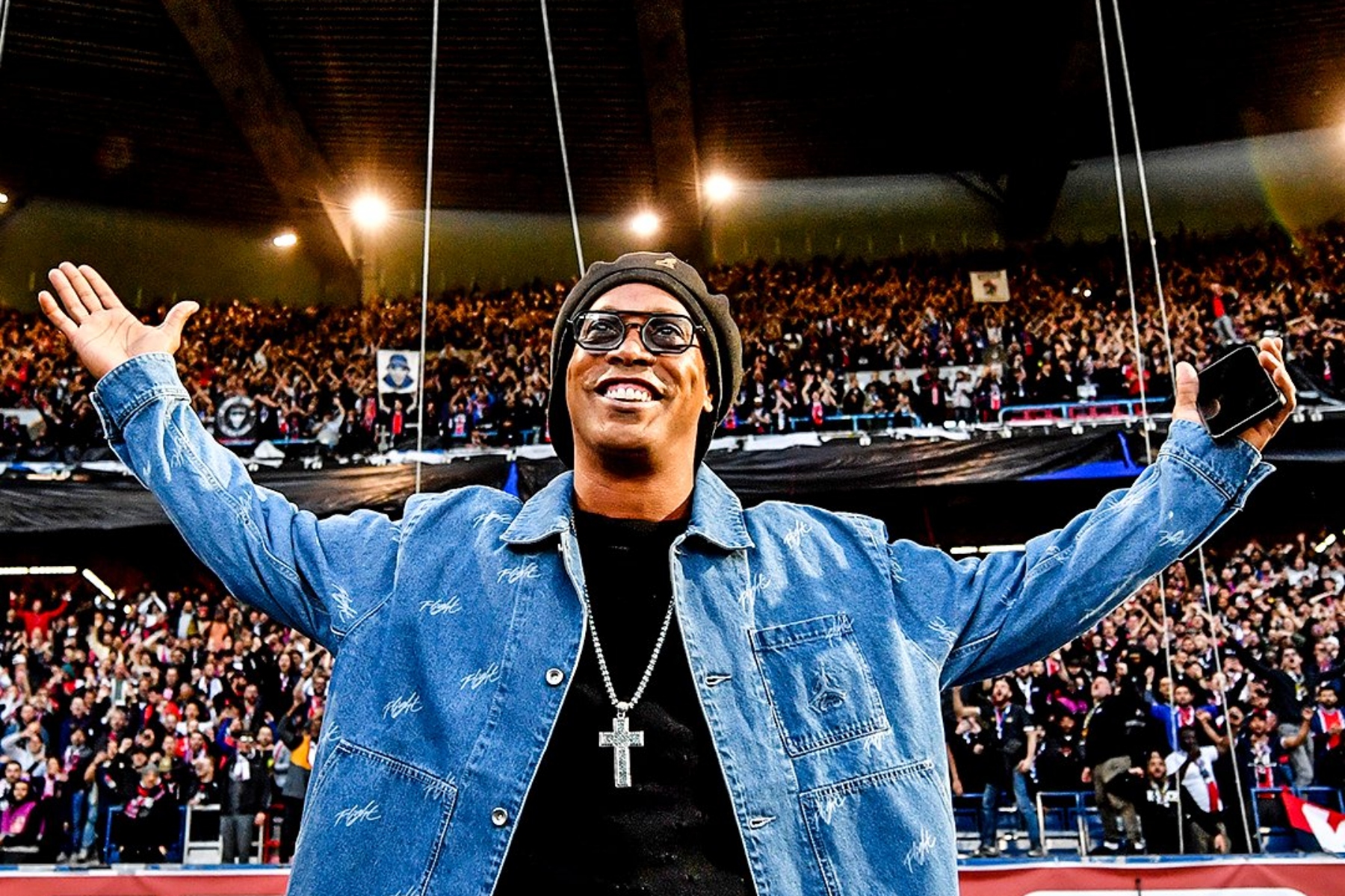 «Μαγεία» στο Παρίσι: Ήταν στο Παρκ Ντε Πρενς ο Ροναλντίνιο! (vid)