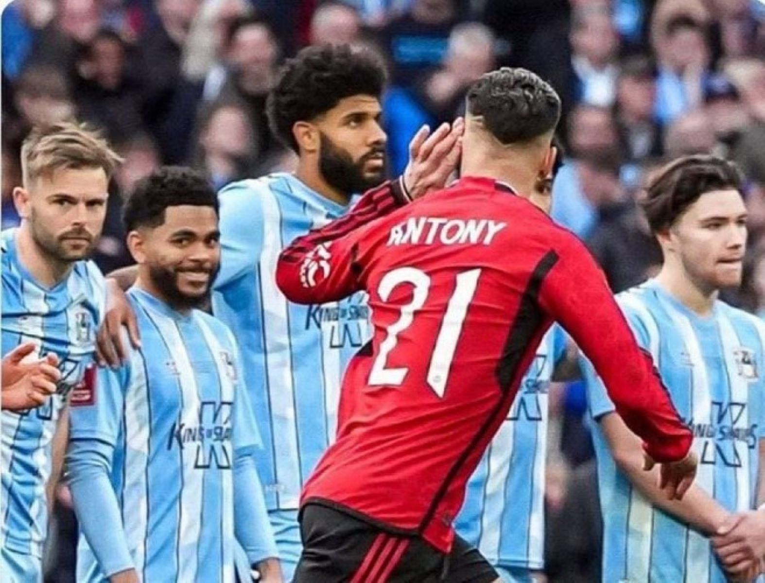 Η αστεία δικαιολογία του Άντονι : «Για αυτό έκανα την χειρονομία στην Κόβεντρι!»