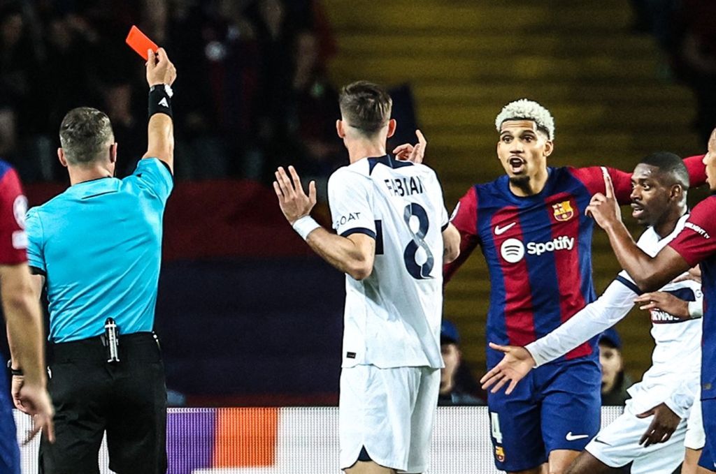 Μπαρτσελόνα – Παρί: ΚΟΚΚΙΝΗ ο Αραούχο, 1-1 ο Ντεμπελέ! (vid)