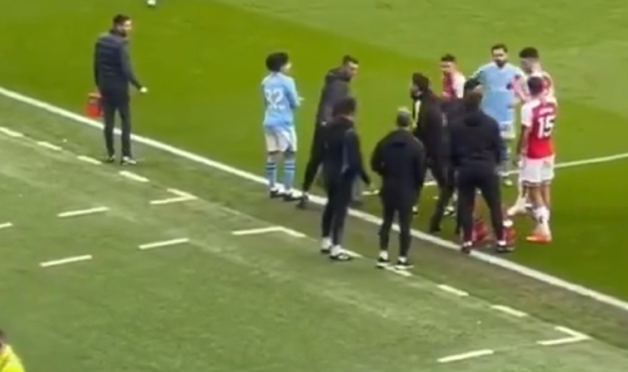 Σίτι – Άρσεναλ: Ο Μπερνάρντο… έστησε αυτί να ακούσει τις οδηγίες του Αρτέτα (vid)