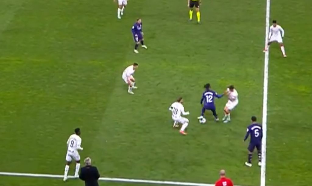 Η εξωπραγματική ενέργεια του Καμαβινγκά, άδειασε τέσσερις παίκτες της Μπιλμπάο (vid)