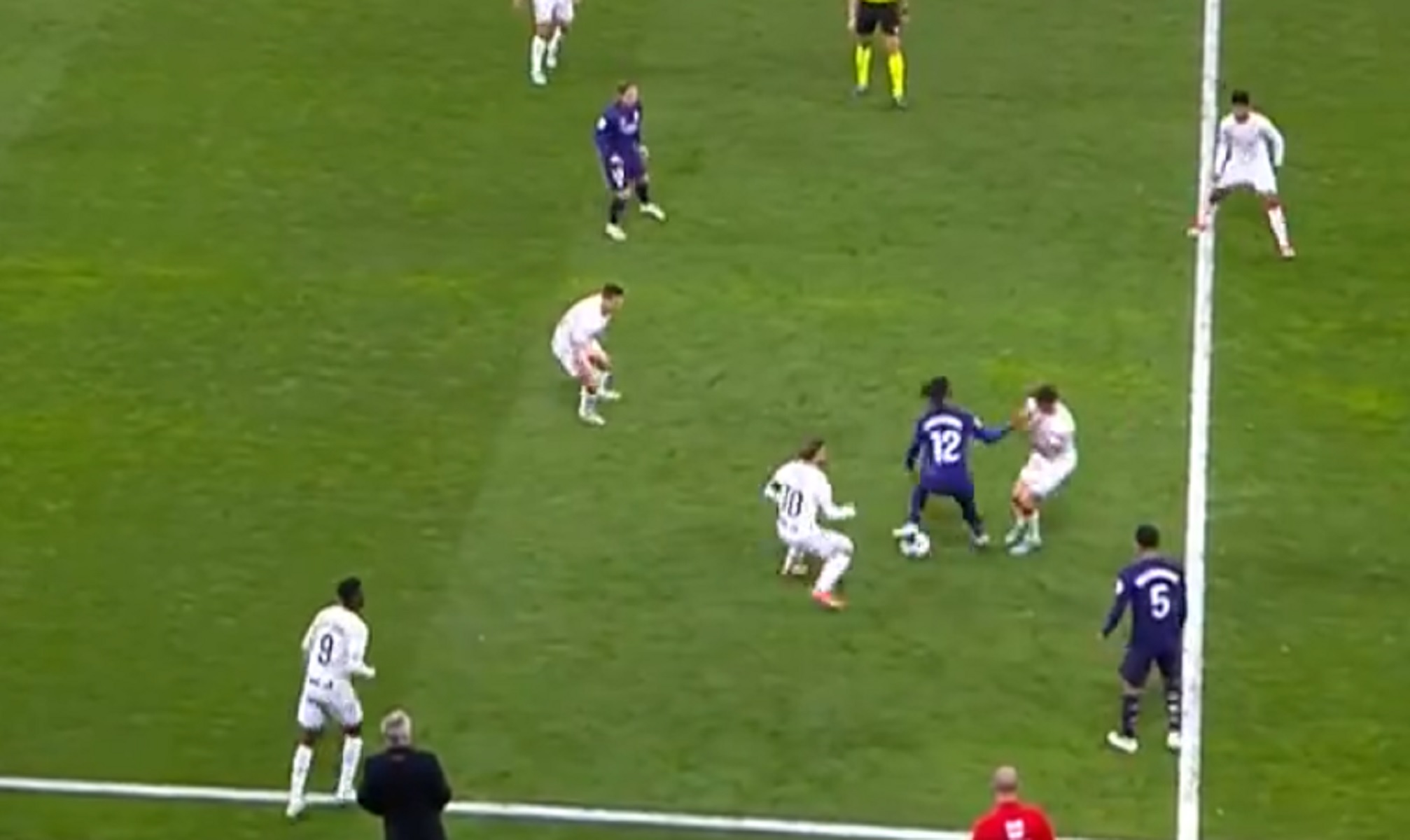 Η εξωπραγματική ενέργεια του Καμαβινγκά, άδειασε τέσσερις παίκτες της Μπιλμπάο (vid)