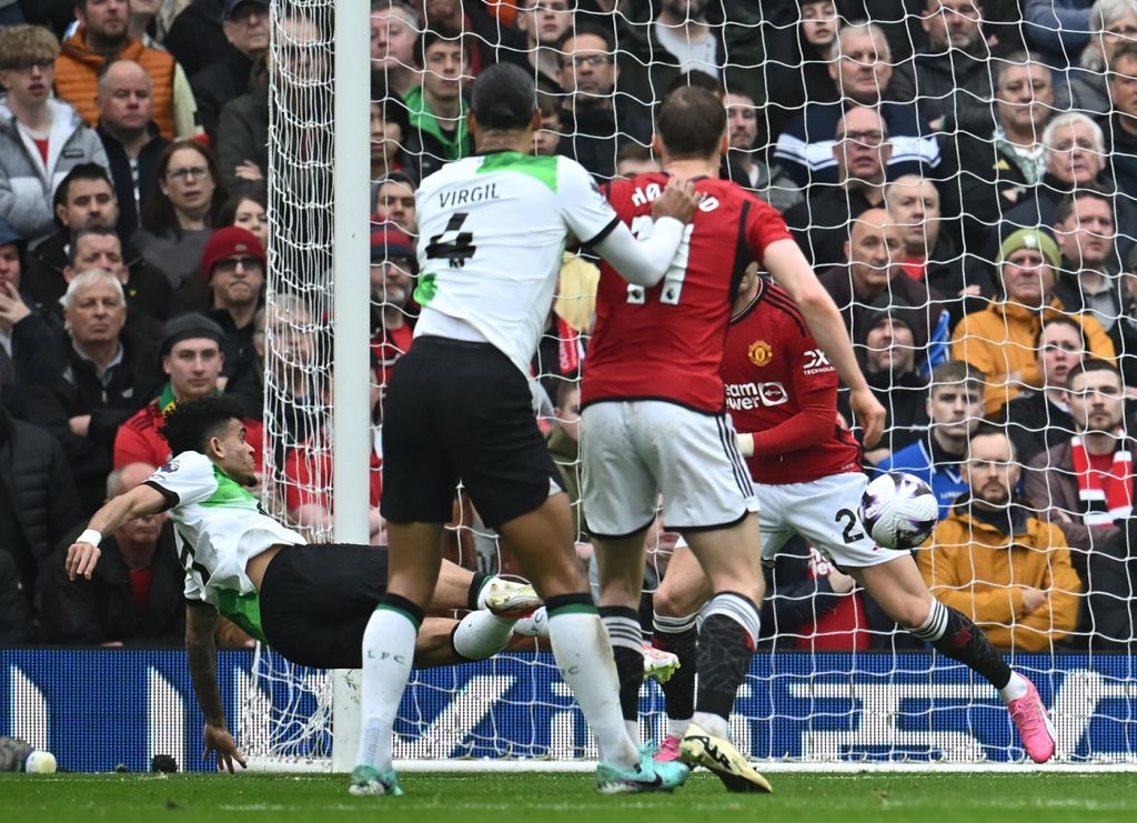 Πανέμορφο γυριστό του Ντίαζ και 0-1 η Λίβερπουλ στο Μάντσεστερ! (vid)