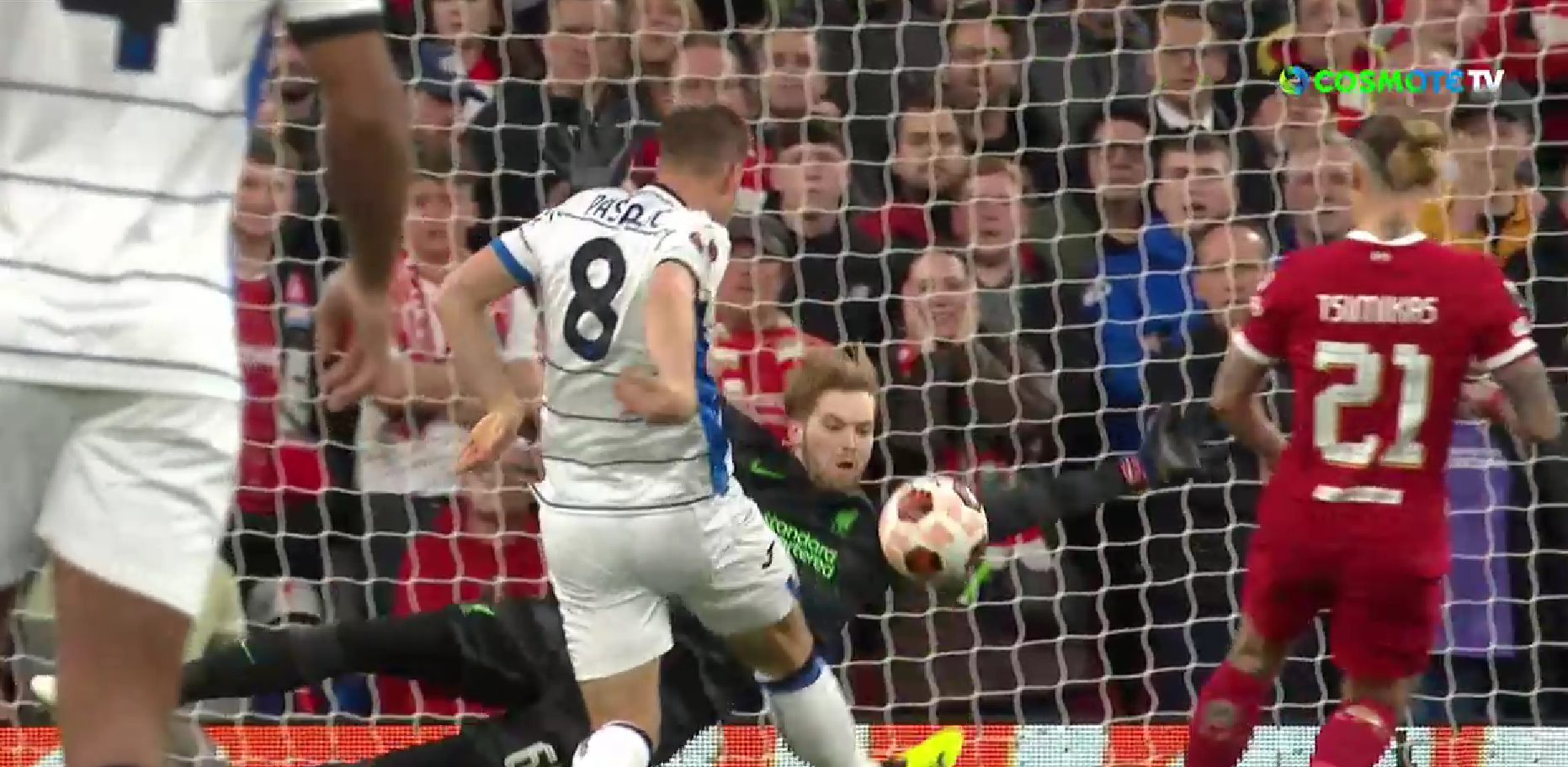 Άλισον, βγες από το σώμα του Κέλεχερ- Ακόμα μία απίθανη επέμβαση από τον νεαρό κίπερ της Λίβερπουλ! (vid)