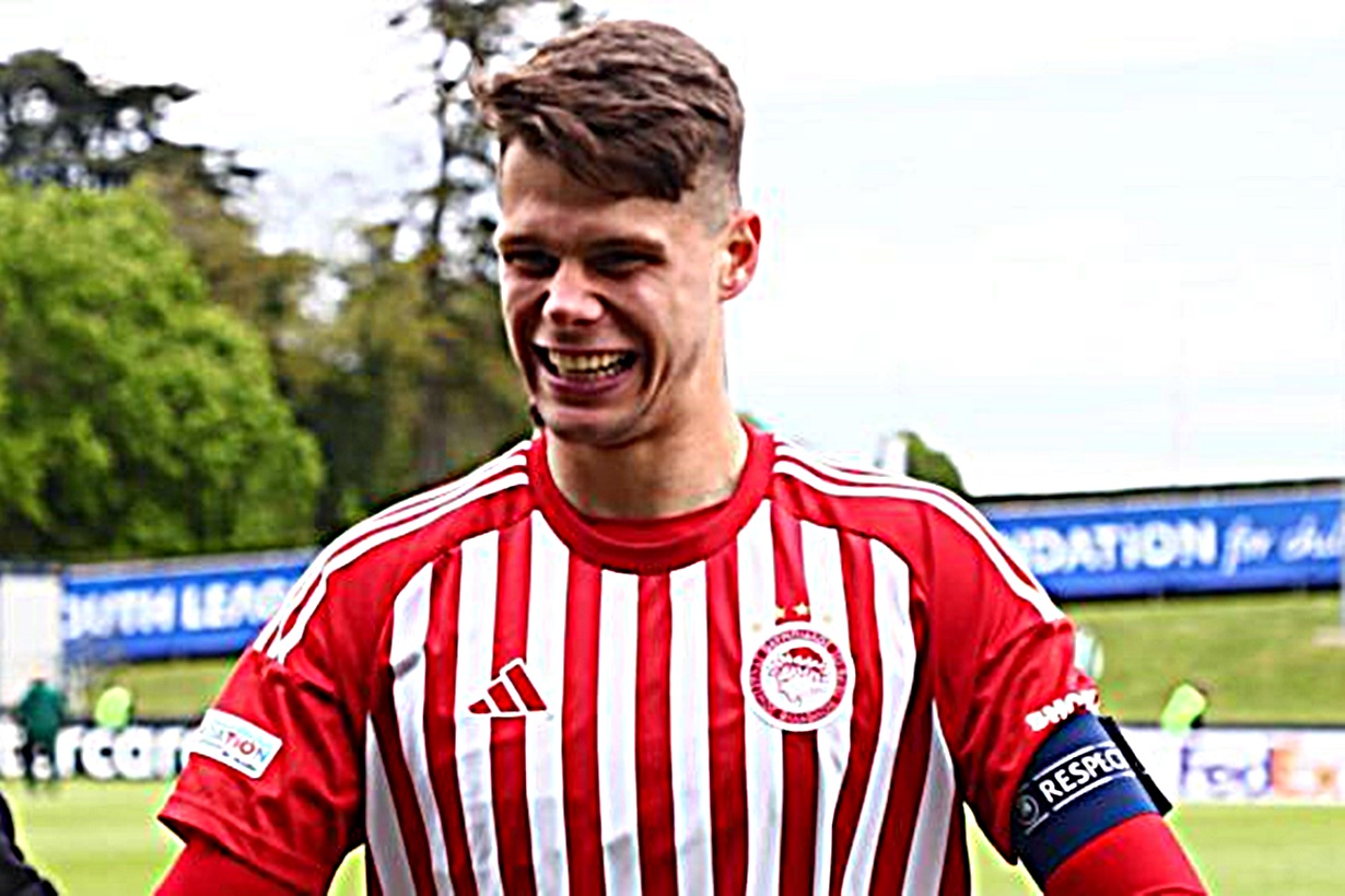 Ένας (τυχερός) παίκτης έζησε από κοντά και τις δυο ιστορικές προκρίσεις του Ολυμπιακού σε λίγες ώρες! (vid)