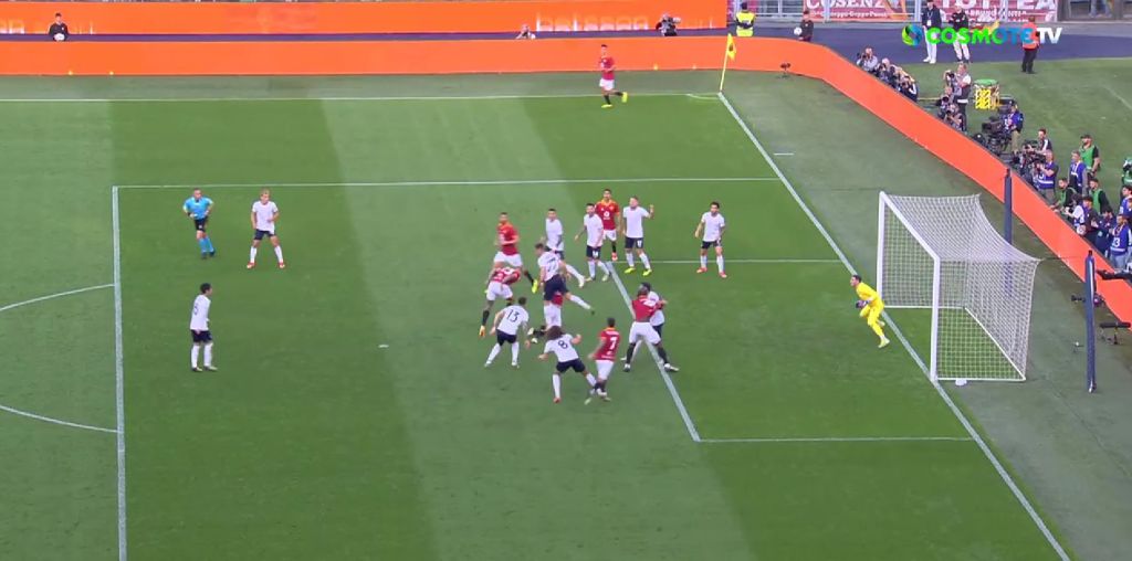 Ο Μαντσίνι «κάρφωσε» τον Μανδά με κεφαλιά! (vid)