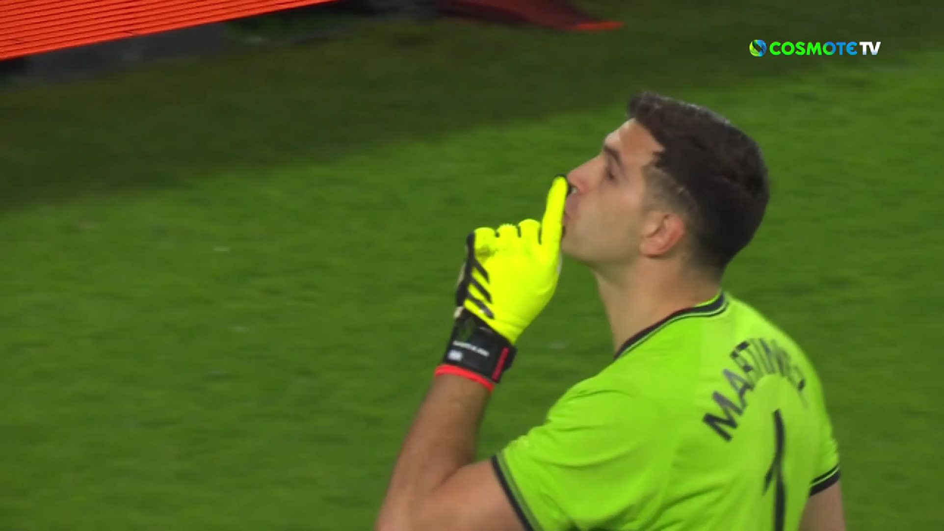 Show και πάλι από τον Μαρτίνες στα πέναλτι! Έπιασε το πρώτο και μετά τα έβαλε με όλη την εξέδρα! (vid)