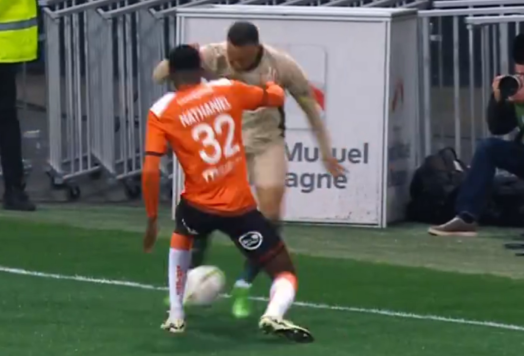 H αδιανότητη «ποδιά» του Μπαπέ στον αμυντικό της Λοριάν (vid)