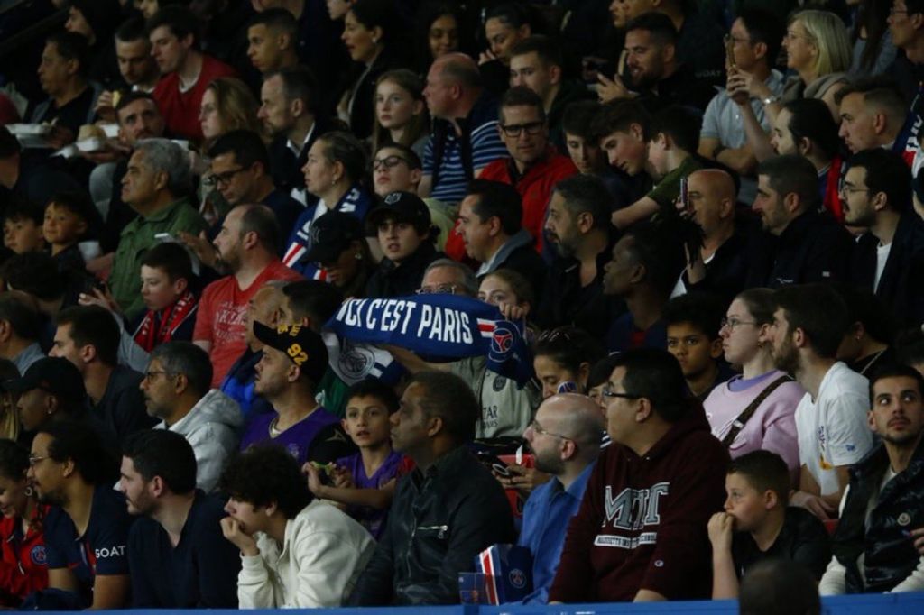 «Γ@μήστε την Μπαρτσελόνα», φώναζαν οι οπαδοί της Παρί! (vid)