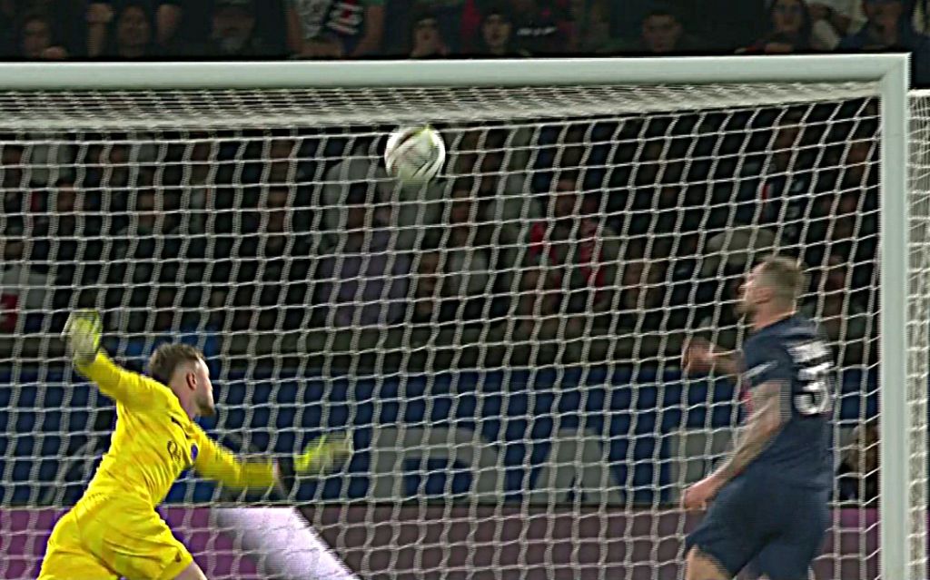 Για γέλια η άμυνα της Παρί, την έκανε «όπα» η Κλερμόν!