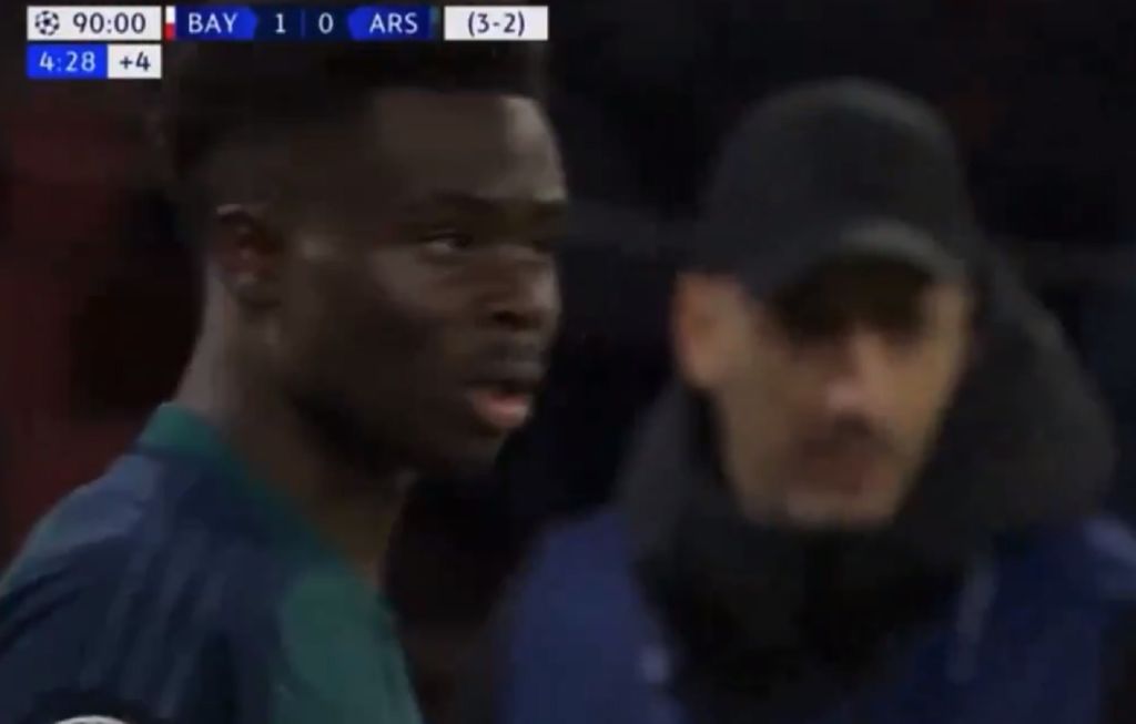 Τα δύο παιδικά λάθη του Σάκα στο φινάλε του Μπάγερν – Άρσεναλ (vid)