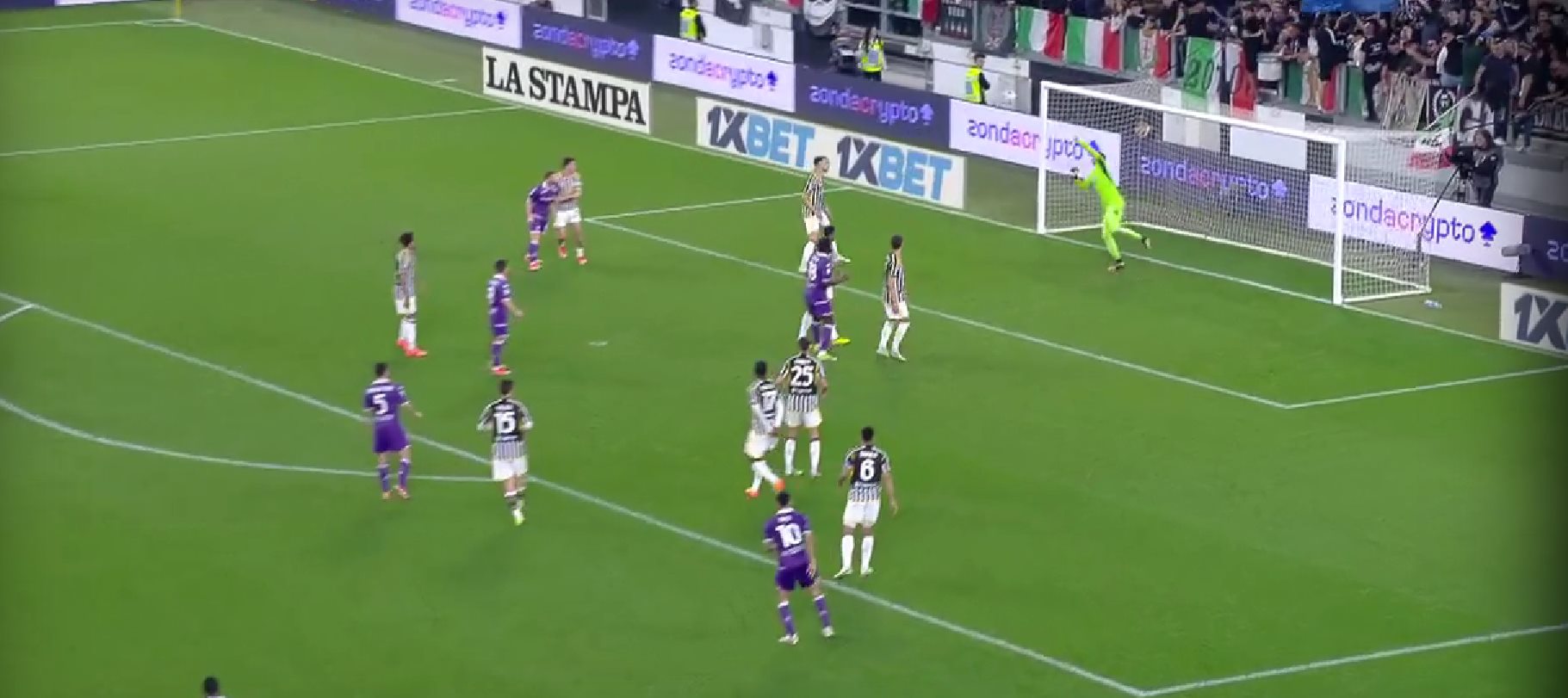 Ο Σέζνι έγινε… Μπουφόν και έπιασε «ρουκέτα» με τα ακροδάχτυλα! (vid)