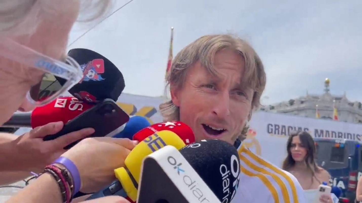 Ξενέρωτος Μόντριτς στο πάρτι τίτλου: «Ας τελειώσουμε καλά την σεζόν… και βλέπουμε»