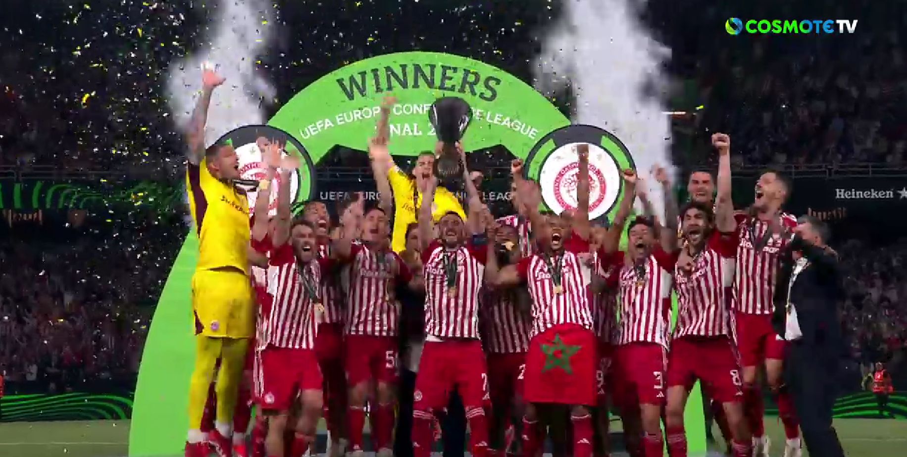 Ολυμπιακός: Η στιγμή που ο Φορτούνης σήκωσε την κούπα! (vid)