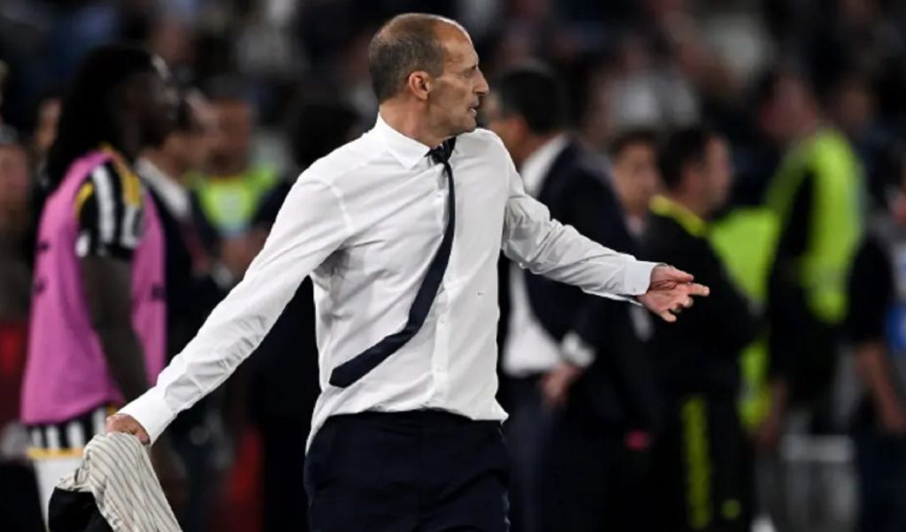 Στα κάγκελα ο Αλέγκρι στον τελικό – Έσκισε τη γραβάτα και πέταξε το σακάκι του από τα νεύρα (vid)