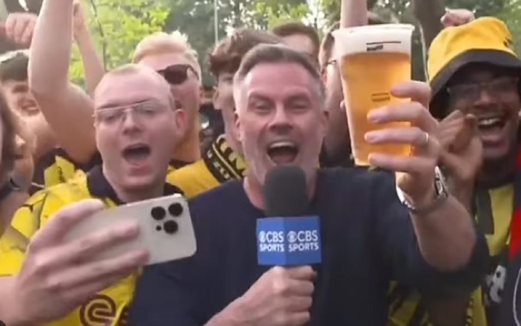 «Κόκκαλο» ο Τζέιμι Κάραχερ από τις μπύρες στα πανηγύρια της Ντόρτμουντ (vid)