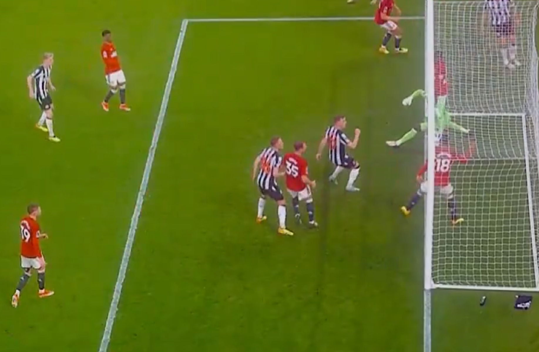 Από μηχανής… Κασεμίρο – Έσωσε τη Γιουνάιτεντ από σίγουρο γκολ (vid)