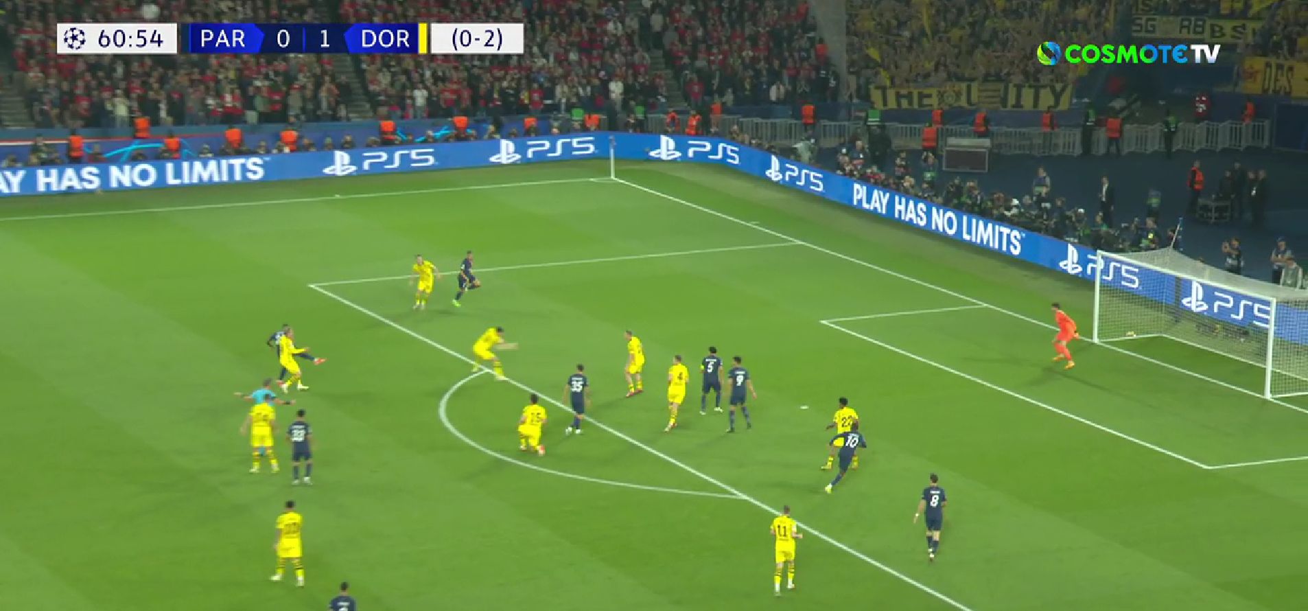 Η Παρί έγινε… ΑΕΚ και σπάει τα δοκάρια! (vid)