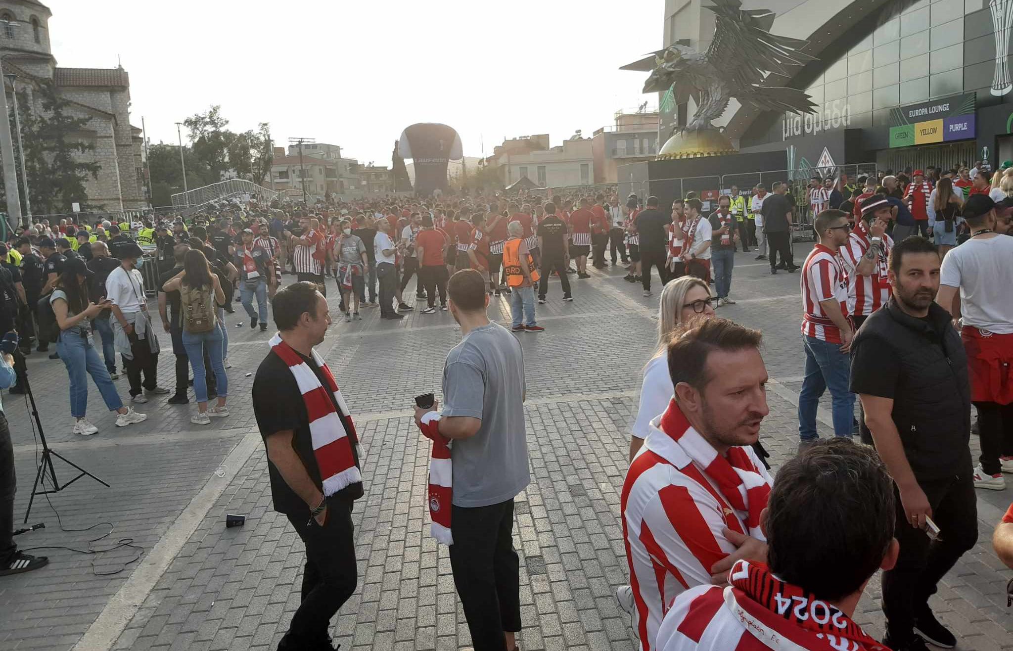 Τελικός Conference League: Ξεκίνησε από… νωρίς το πάρτι των φίλων του Ολυμπιακού! (pics)