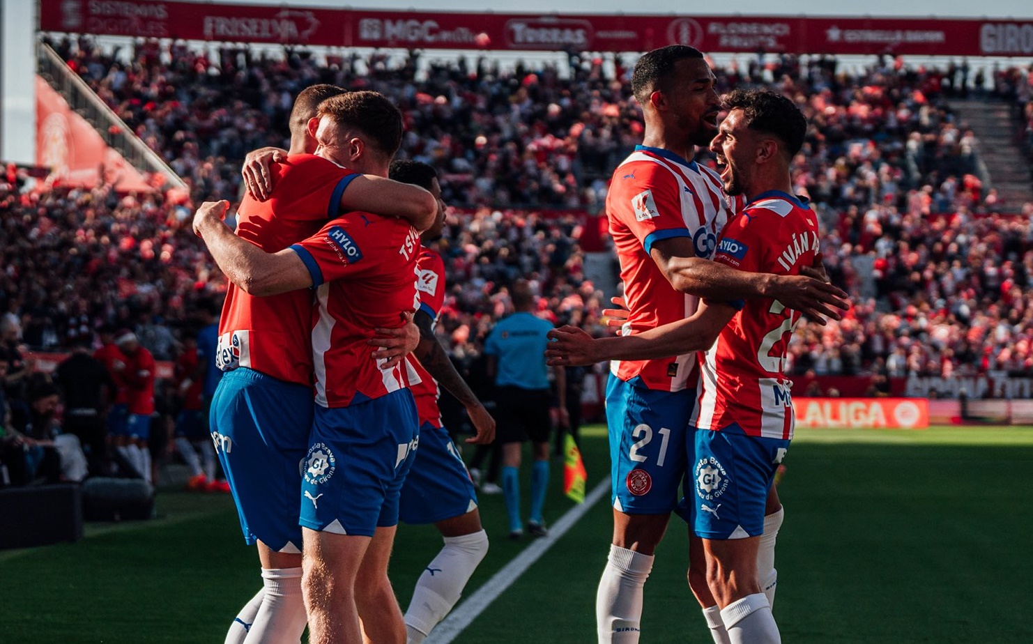 Με «ντόρτια» στην Μπαρτσελόνα έστεψε πρωταθλήτρια τη Ρεάλ η Χιρόνα και πέρασε στο Champions League! (vid)