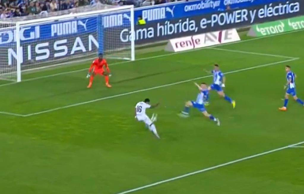 To δοκάρι στέρησε τη γκολάρα της σεζόν από τη Χιρόνα (vid)