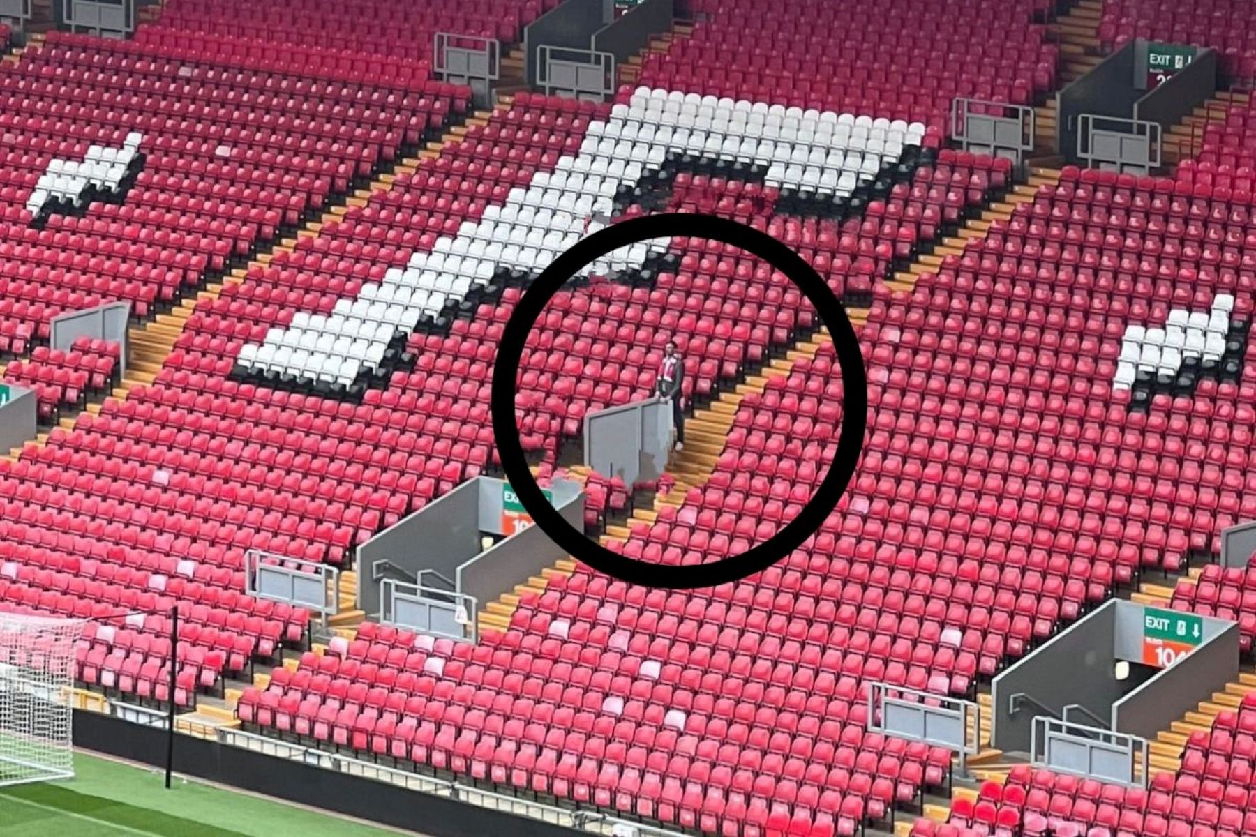 Συγκινητικός Κλοπ βρέθηκε μόνος του στο Άνφιλντ και έμεινε να το χαζεύει (pic&vid)