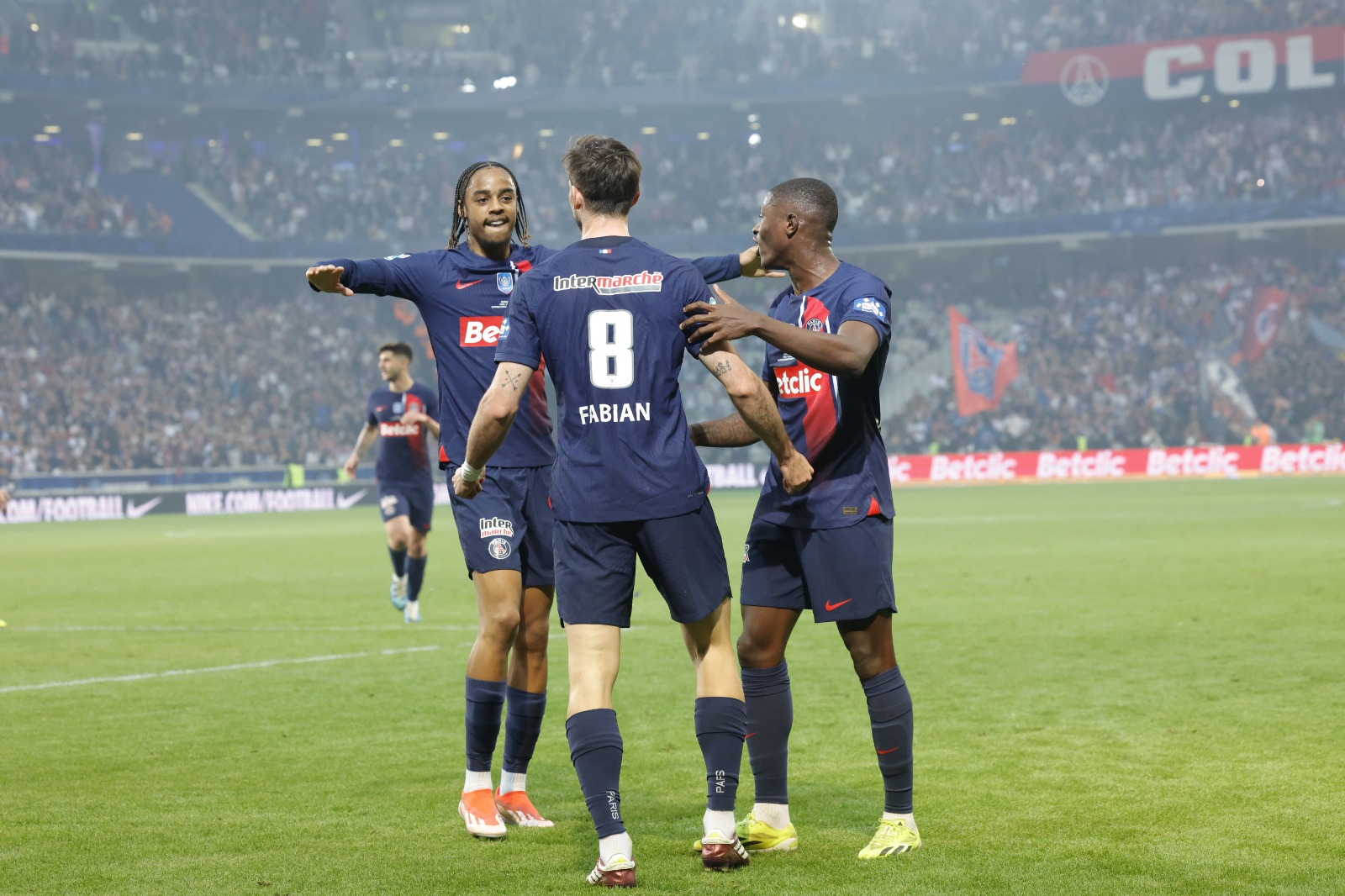 Η Παρί συνεχίζει να… μονοπωλεί στη Γαλλία! (vid)