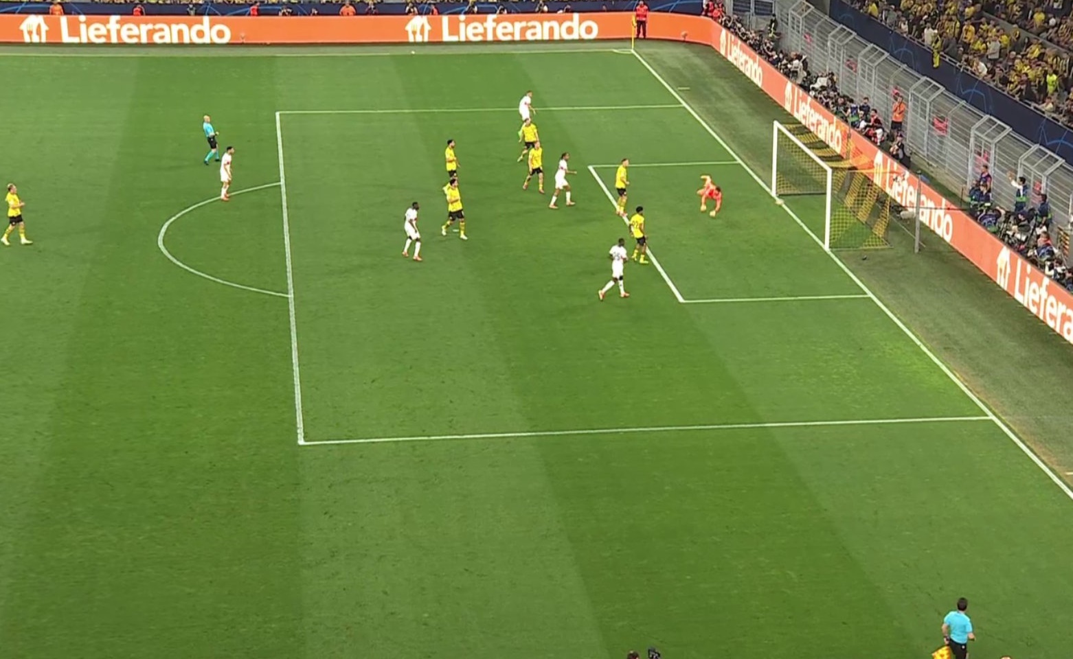 Ντόρτμουντ – Παρί: ΔΥΟ δοκάρια σε λίγα δευτερόλεπτα από Μπαπέ και Χακίμι! (vid)