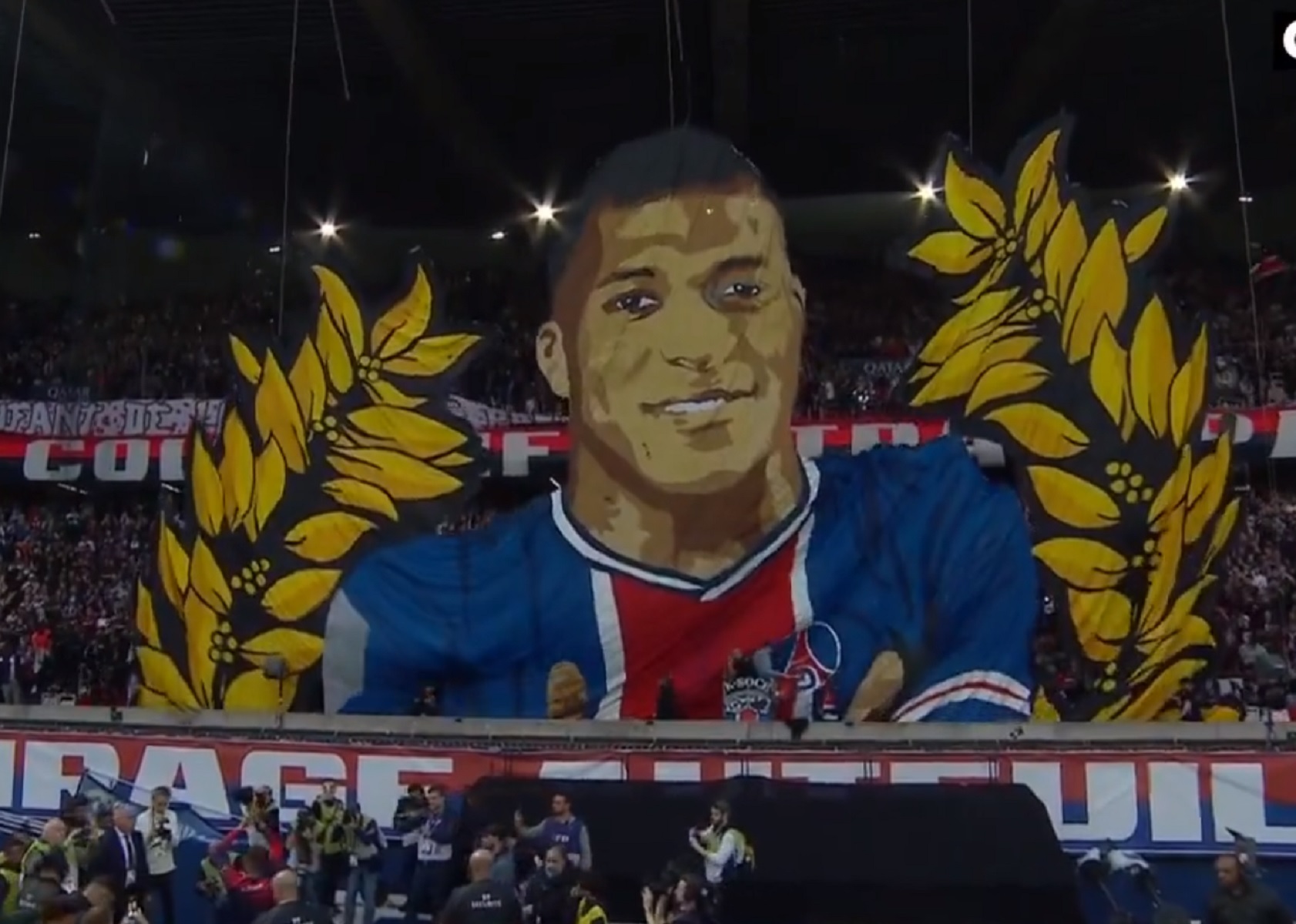 Το εκπληκτικό κορεό των Παριζιάνων στο «αντίο» του Μπαπέ (vid)