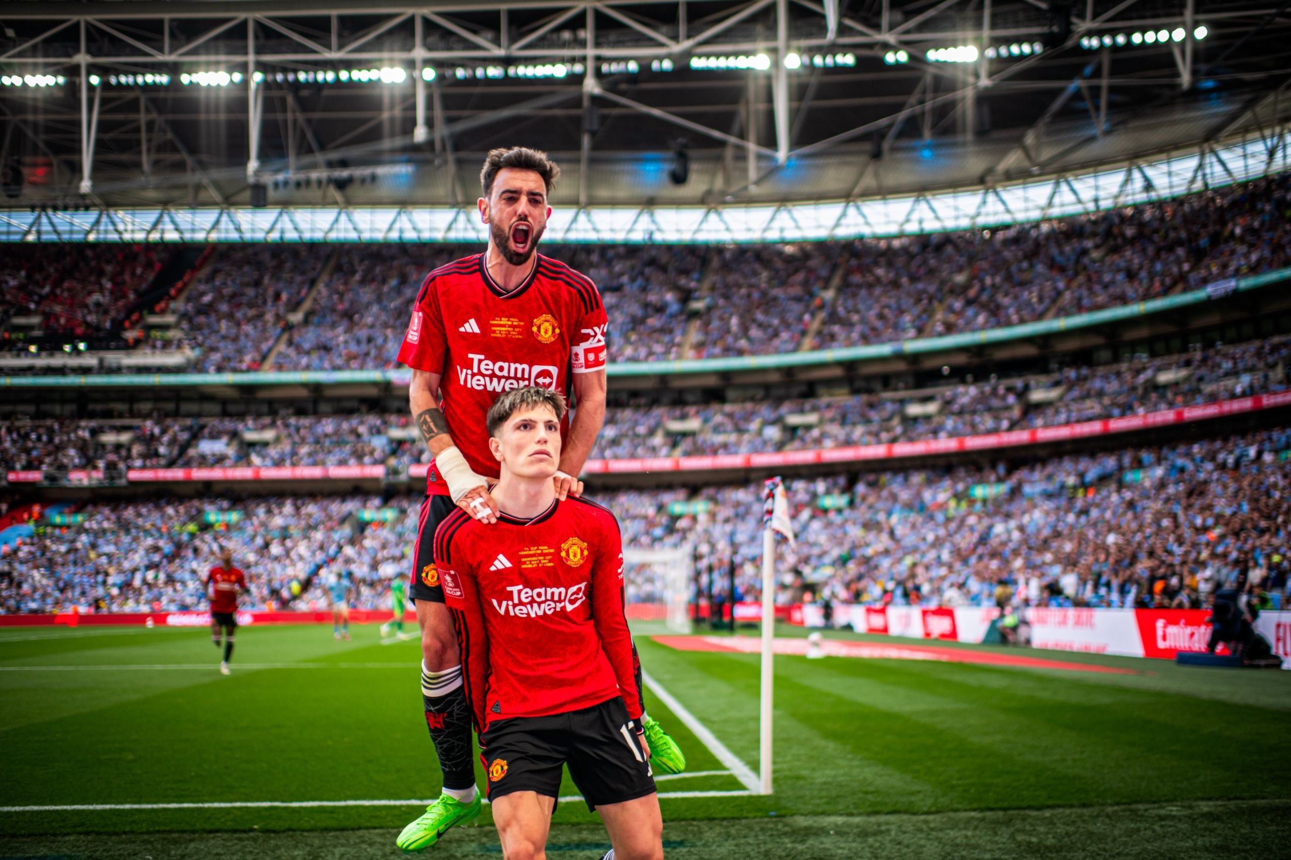 Γκβάρντιολ για… κλάματα – Ερασιτεχνικό λάθος και χάρισε γκολ στην Γιουνάιτεντ (vid)