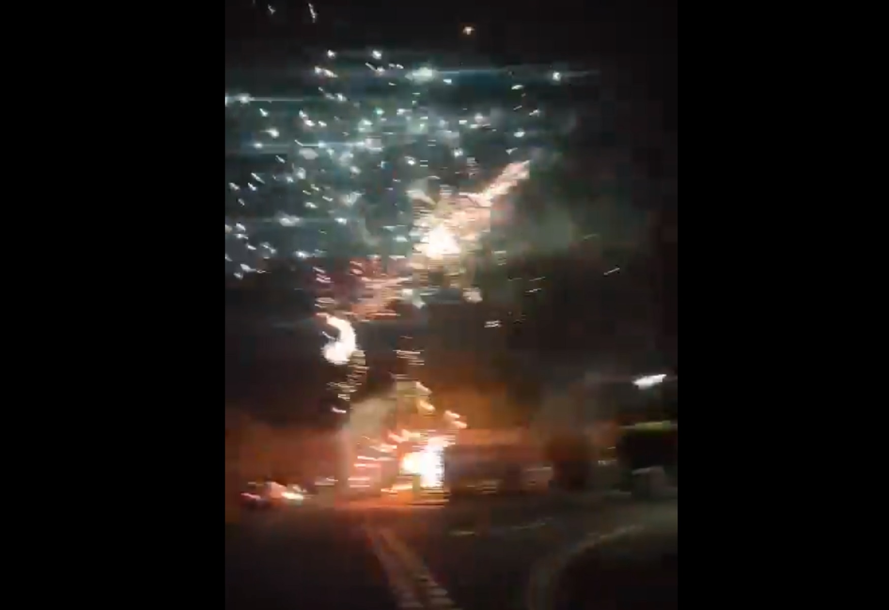 Οπαδοί της Άρσεναλ έκαναν τη νύχτα… μέρα έξω από το ξενοδοχείο που βρίσκεται η Σίτι (vids)