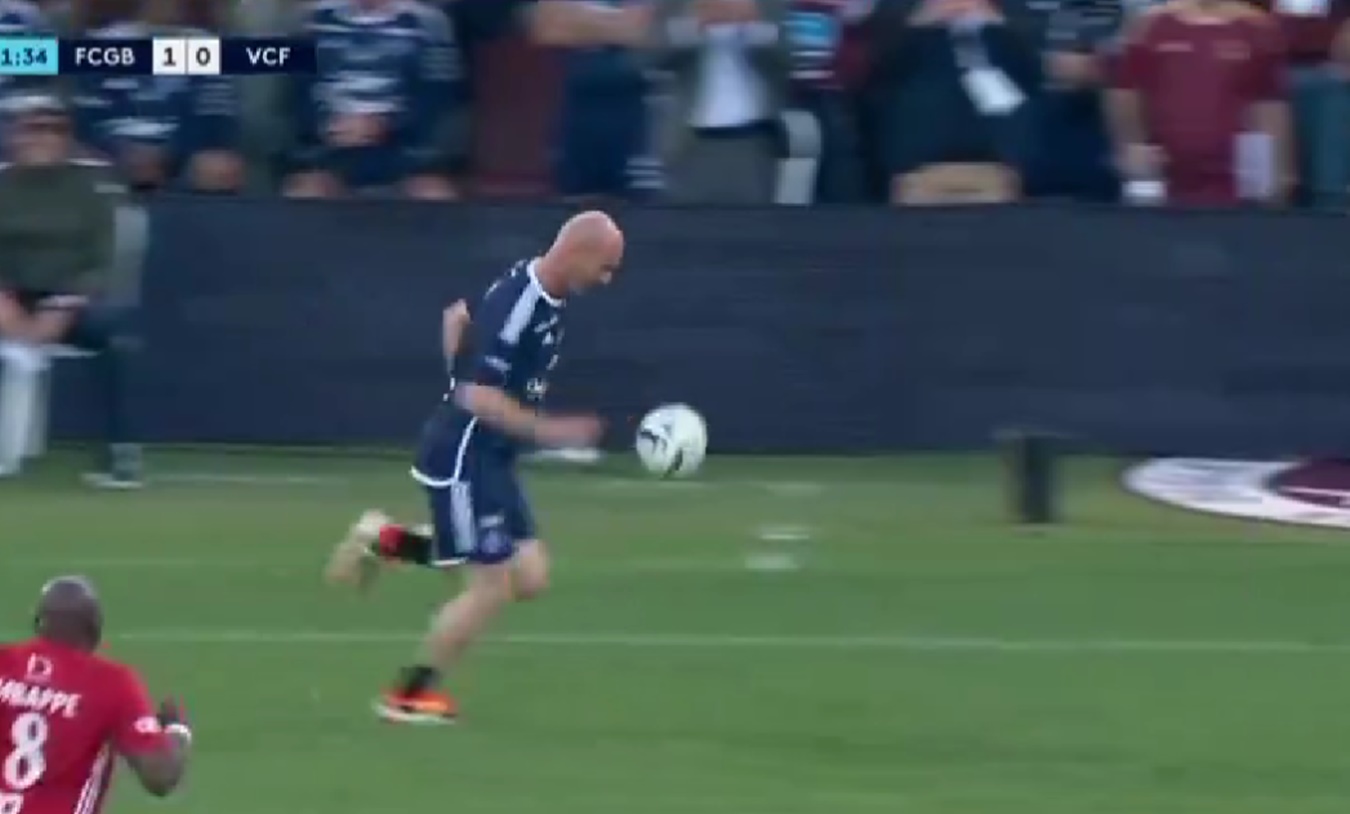 Ζιντάν θρύλε, μας έριξες τα σαγόνια με τα τσαλιμάκια σου! (vid)