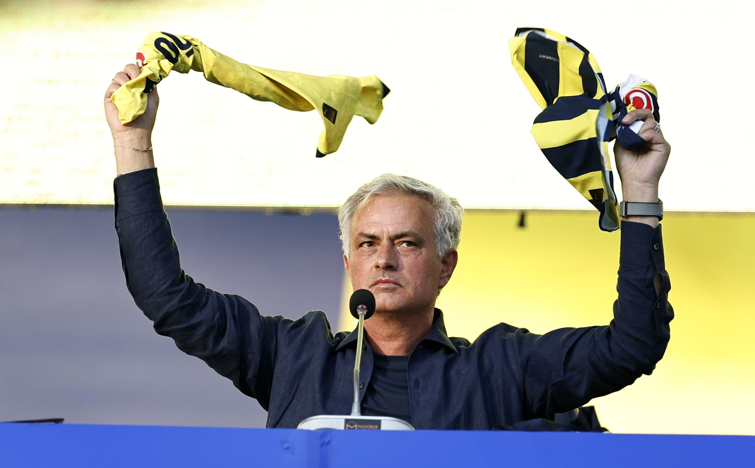 Επίσημα στη Φενέρμπαχτσέ ο Μουρίνιο: «Αυτή η φανέλα είναι το δέρμα μου!» (vid)