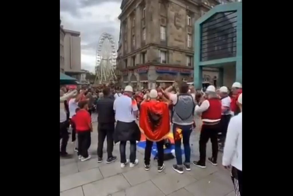 «Κοκκίνισε» το Ντόρτμουντ – 100.000 Αλβανοί ζουν για την πρεμιέρα κόντρα στην Ιταλία (vids)