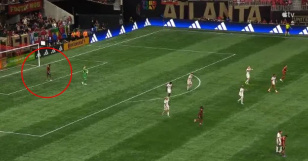 Τους άφησε «χαζούς» στο MLS – Κρύφτηκε πίσω από τον γκολκίπερ… και το κάρφωσε στο 98′ (vid)