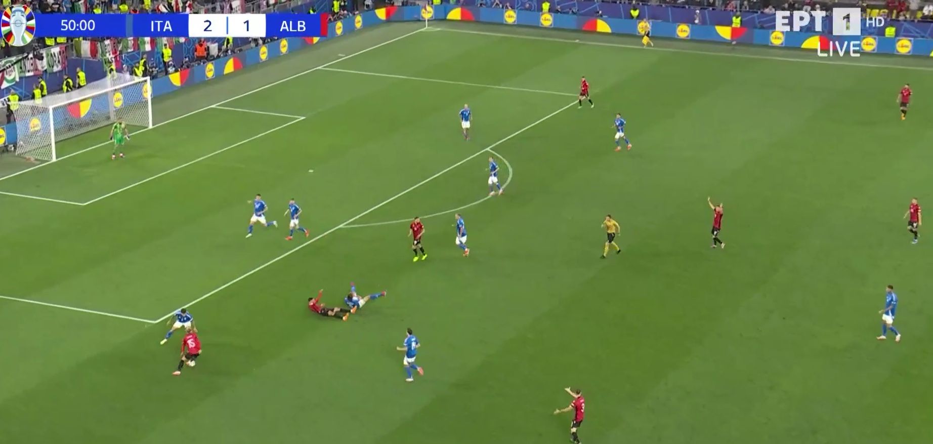 To μεγάλο αστέρι της Αλβανίας ρεζίλεψε τη χώρα του στο Euro με αυτό το χαστούκι! (vid)