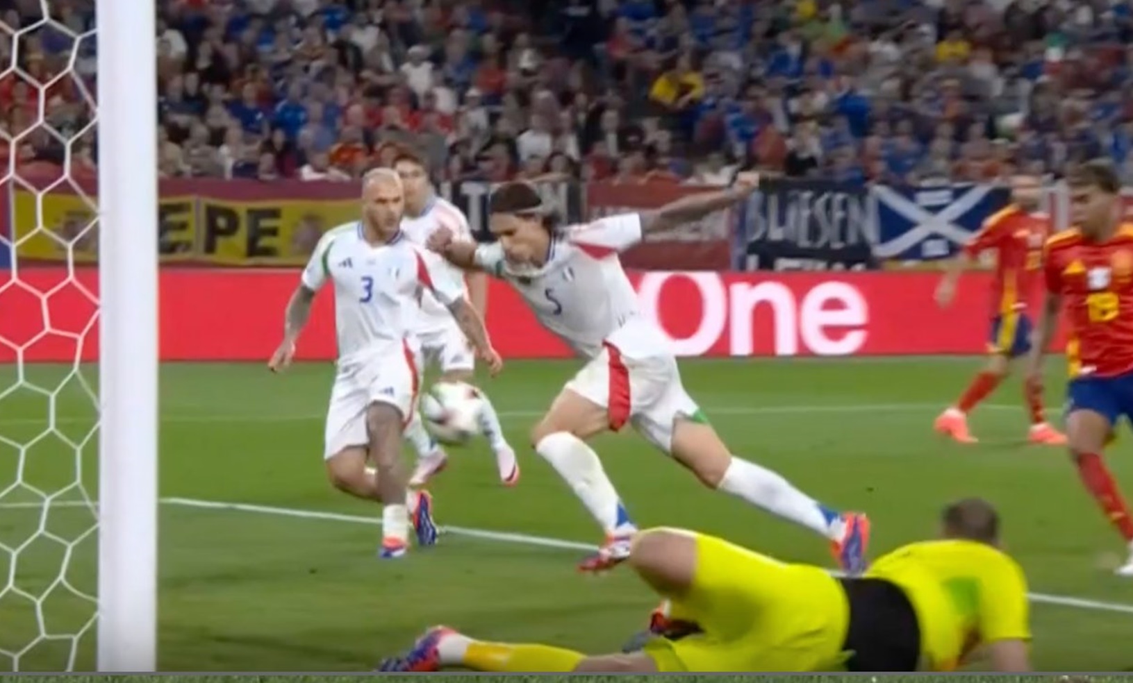 Αν δεν σε θέλει η μπάλα… 1-0 η Ισπανία, άτυχος ο Καλαφιόρι (vid)