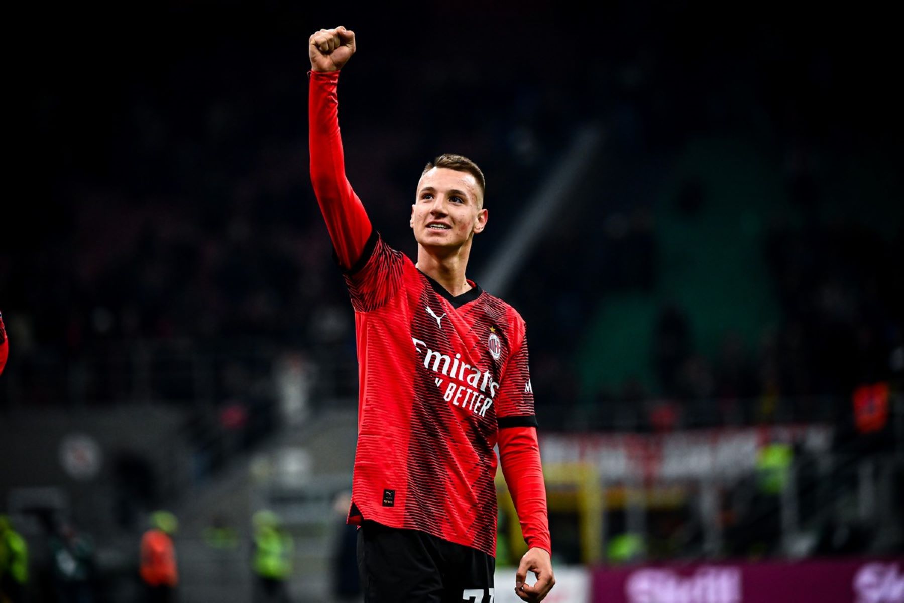 Η Μίλαν «δένει» τον υπερταλαντούχο Καμάρντα με νέο συμβόλαιο