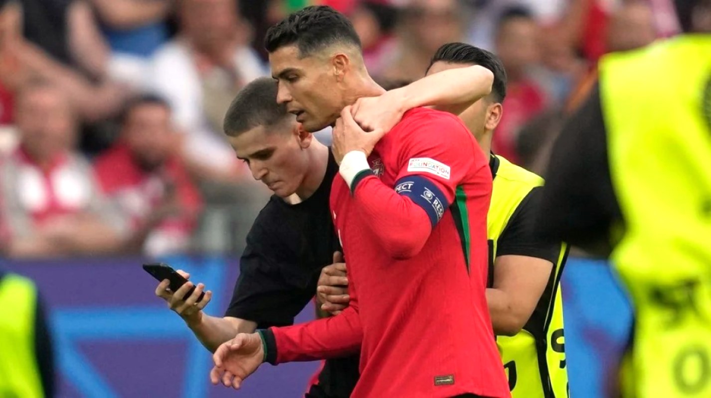 Πορτογαλία σε UEFA – «Προστατέψτε τον Κριστιάνο! Που είναι οι σεκιούριτι;» (vid)