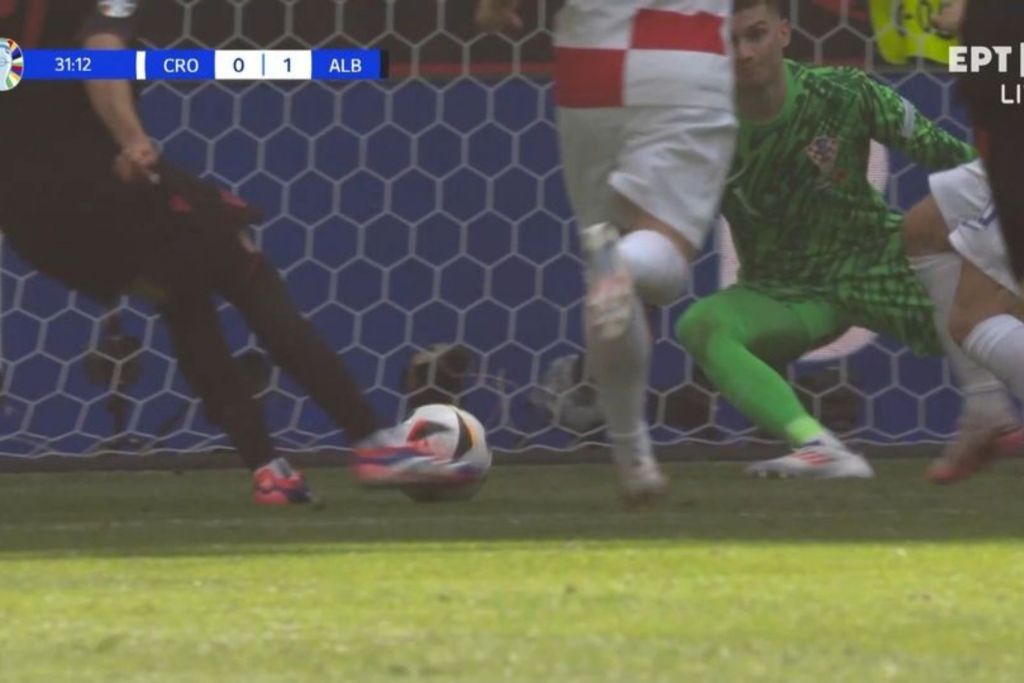 Παραλίγο μοιραίο λάθος του Μόντριτς – Τεράστια επέμβαση του Λιβάκοβιτς! (vid)