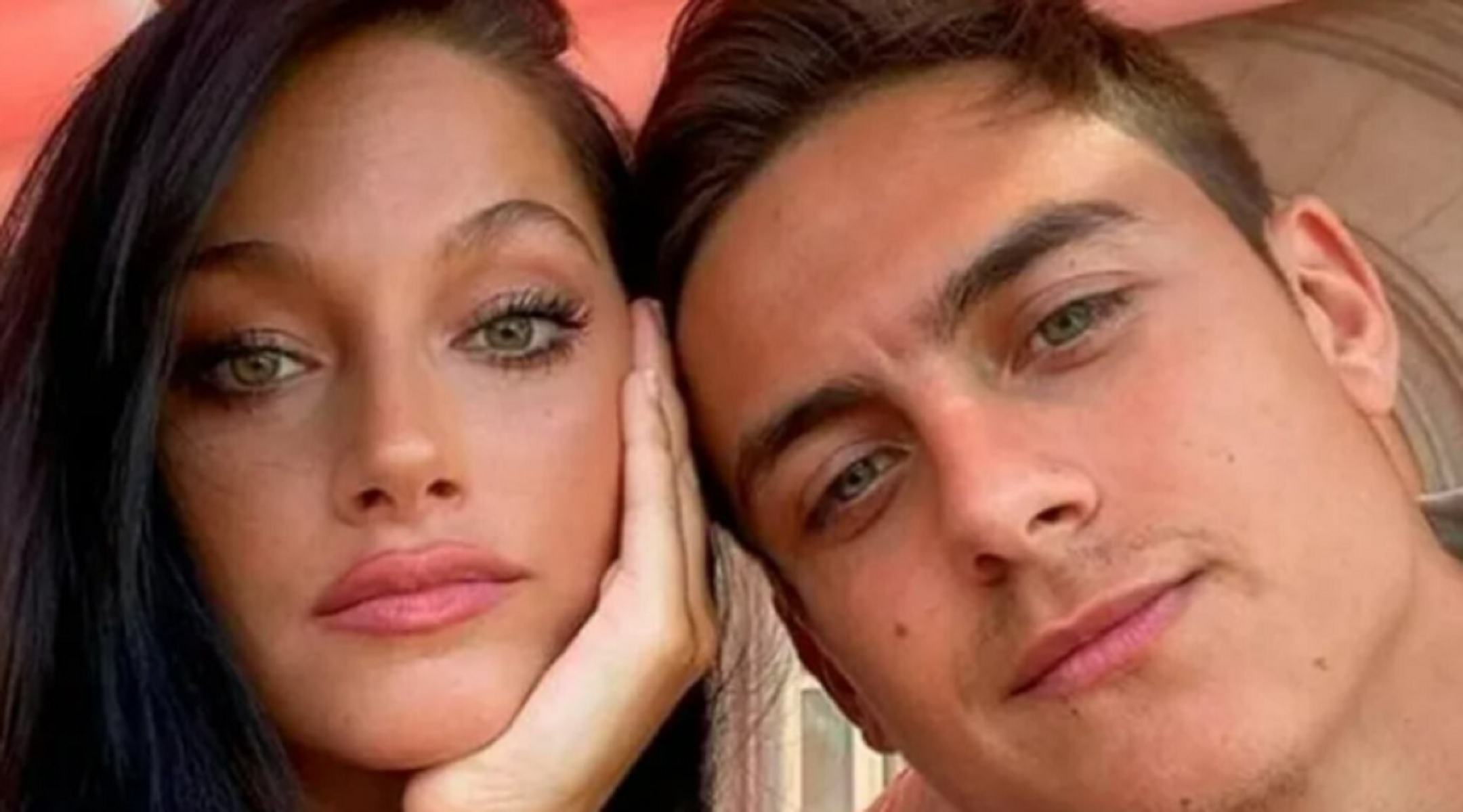 O ερωτευμένος Ντιμπάλα «χτύπησε» τατουάζ τα μάτια της εκρηκτικής συντρόφου του (pics)