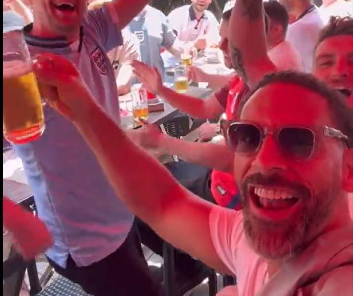 Σωστός… Άγγλος ο Φέρντιναντ – Τα «τσούζει» με μπίρα πριν το  μεγάλο ματς (vid)