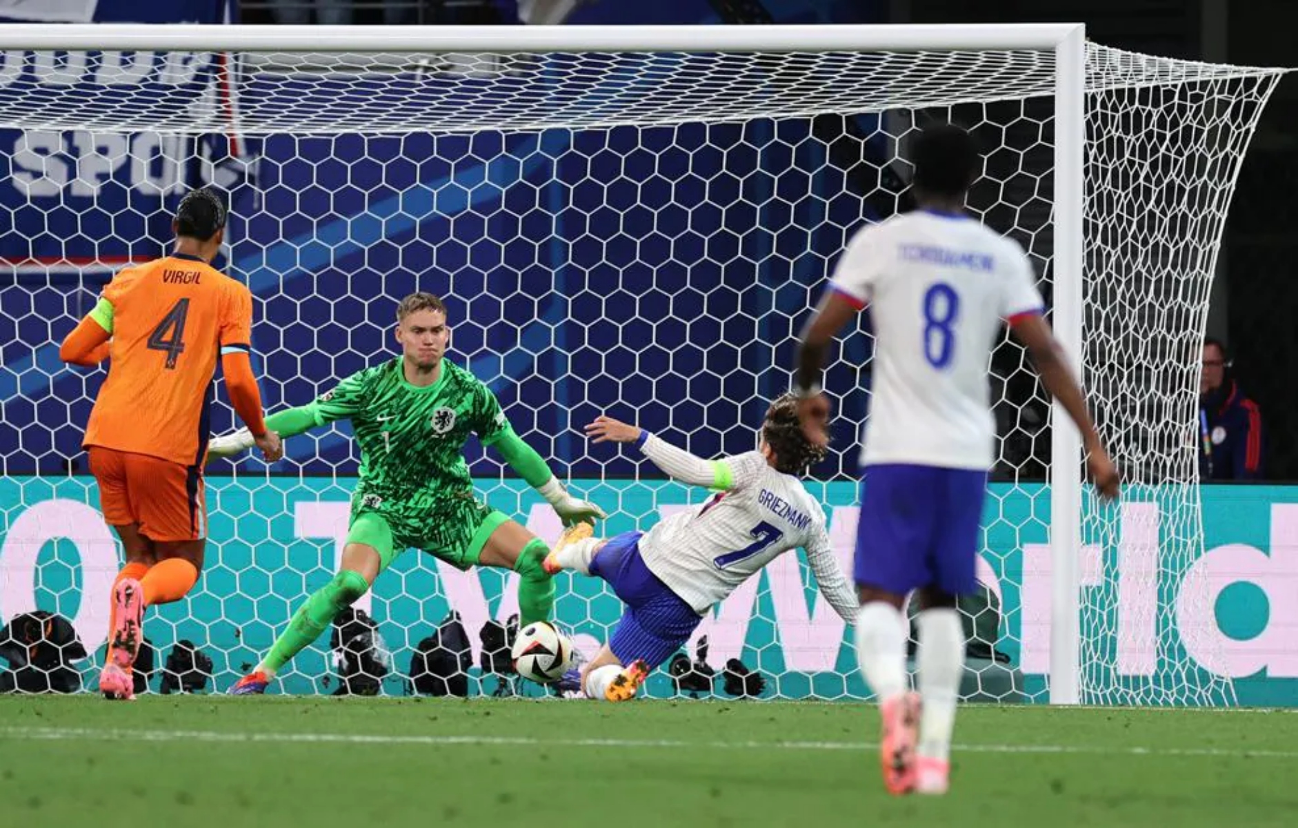 Ντερμπάρα κορυφής χωρίς νικητή ανάμεσα σε Γαλλία και Ολλανδία! (vids)