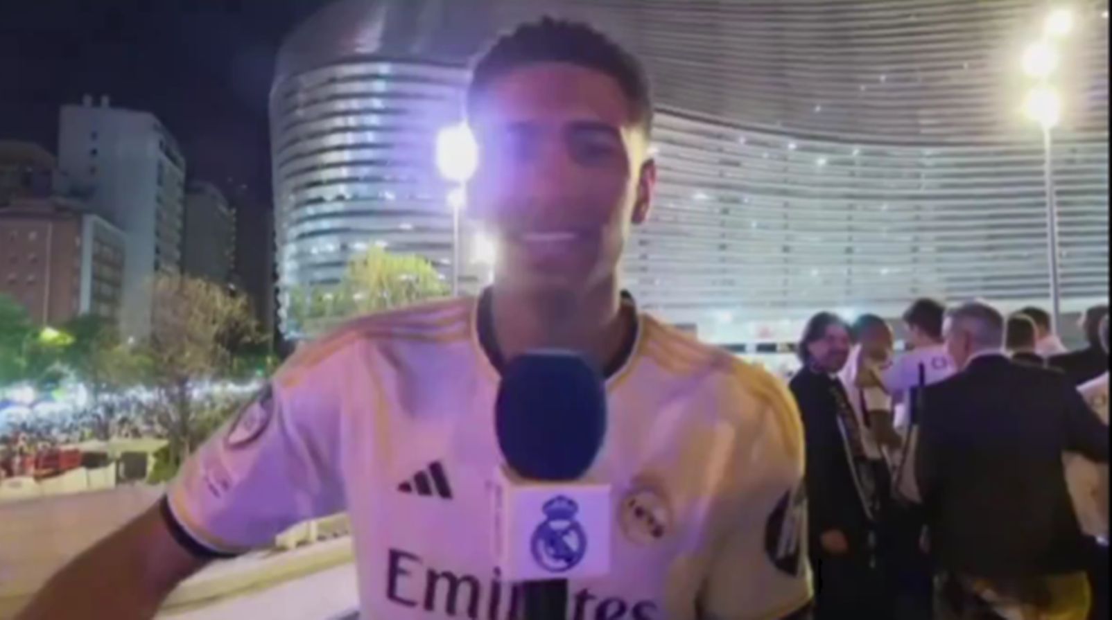 Ο Μπέλιγχαμ έγινε… χάλια από τις μπύρες, αλλά μίλαγε φαρσί τα ισπανικά! (vid)