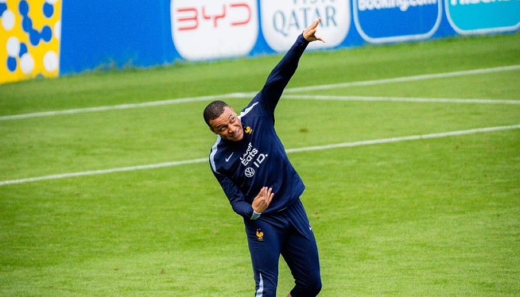 Ο Μπαπέ πέταξε τη μάσκα του εκστασιασμένος! (vid)