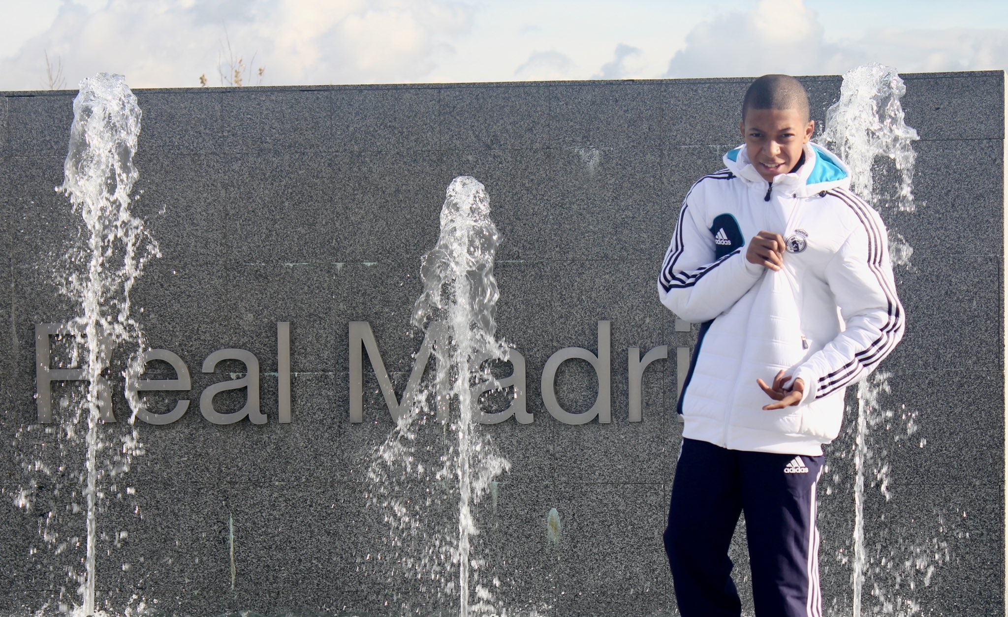 Δεν κρατιέται ο Μπαπέ: «Hala Madrid! Περήφανος που ανήκω στην ομάδα των ονείρων μου!» (pic)