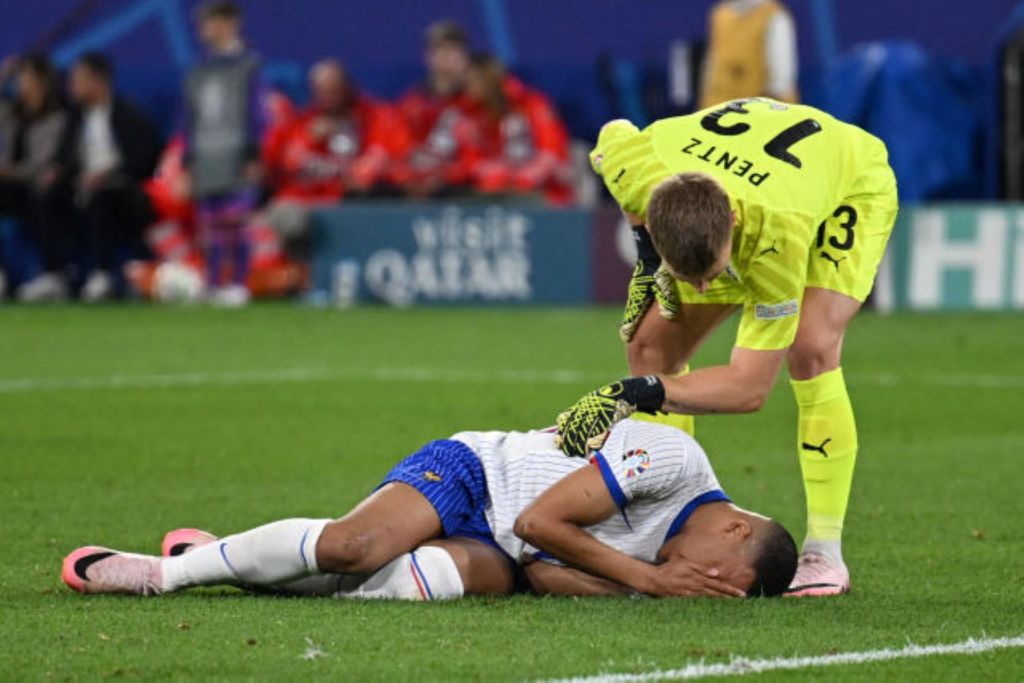 Επιβεβαιώθηκε η ζημιά για Μπαπέ – Δεν μπαίνει στο χειρουργείο αλλά παίζει με ειδική μάσκα