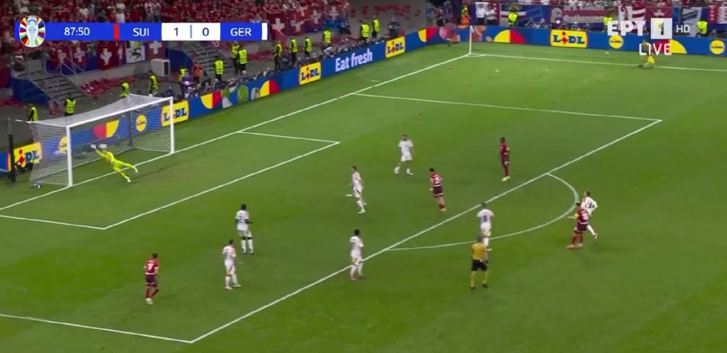 O Νόιερ έδειξε και πάλι την ΤΕΡΑΣΤΙΑ κλάση του με αυτή την επέμβαση! (vid)