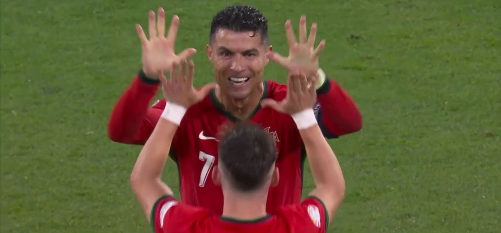 Κριστιάνο, είσαι ψυχάρα: Η αγκαλιά στον Κονσεϊσάο που προκάλεσε ανατριχίλα! (vid)