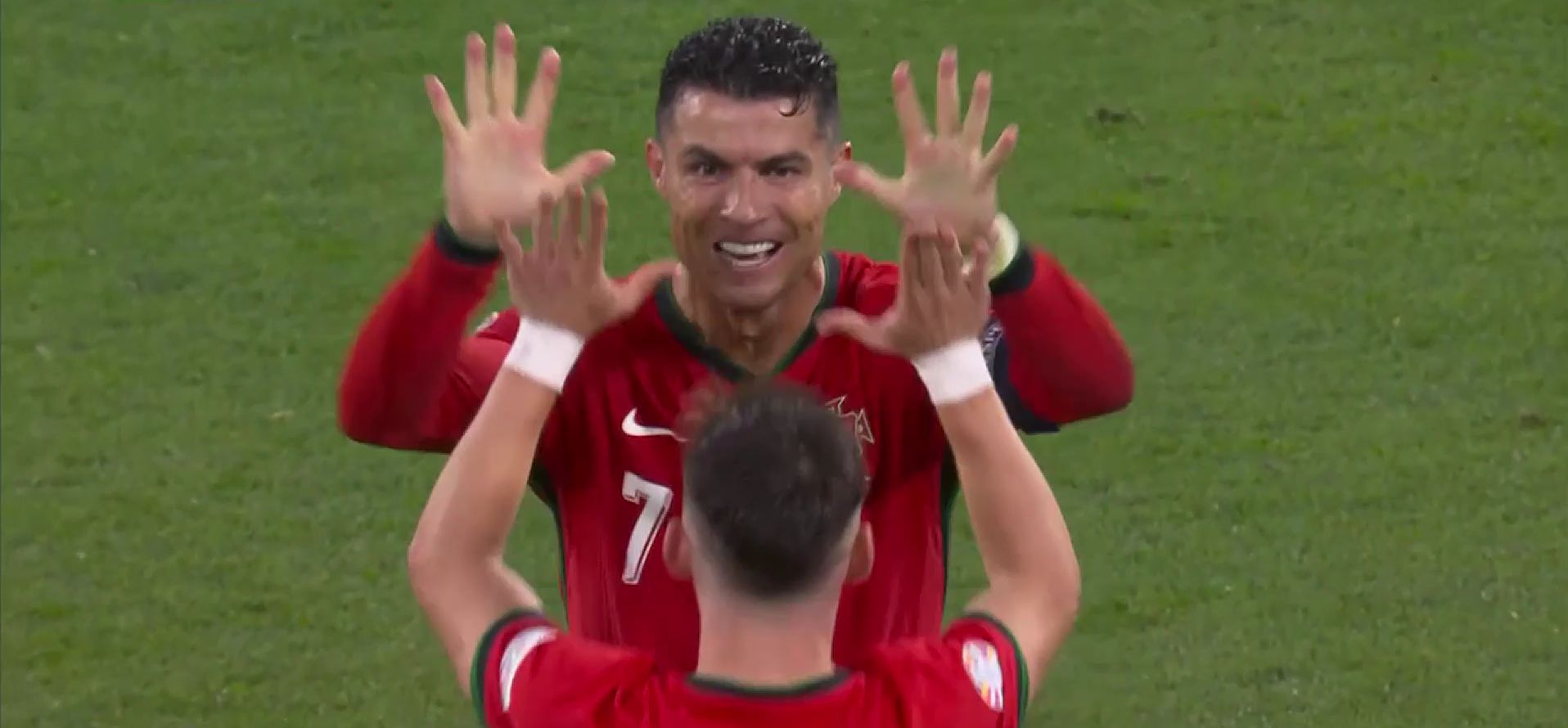 Κριστιάνο, είσαι ψυχάρα: Η αγκαλιά στον Κονσεϊσάο που προκάλεσε ανατριχίλα! (vid)